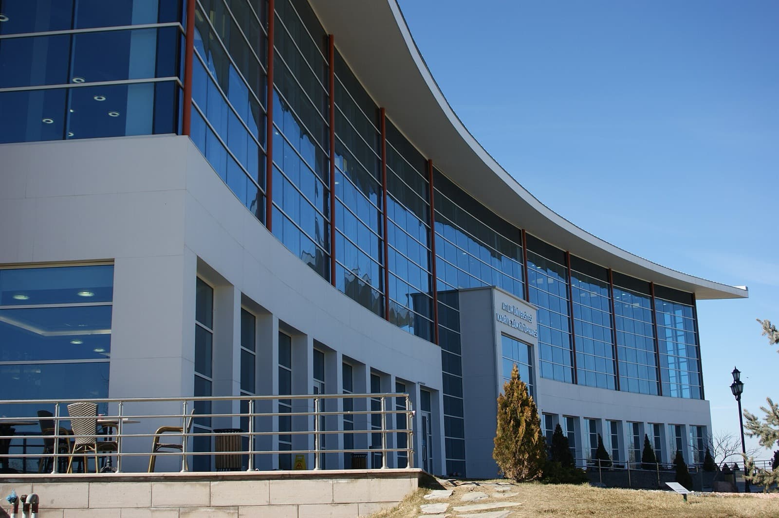 Atılım Üniversitesi Kütüphanesi